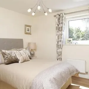Apple House Heathrow Airport Guest house